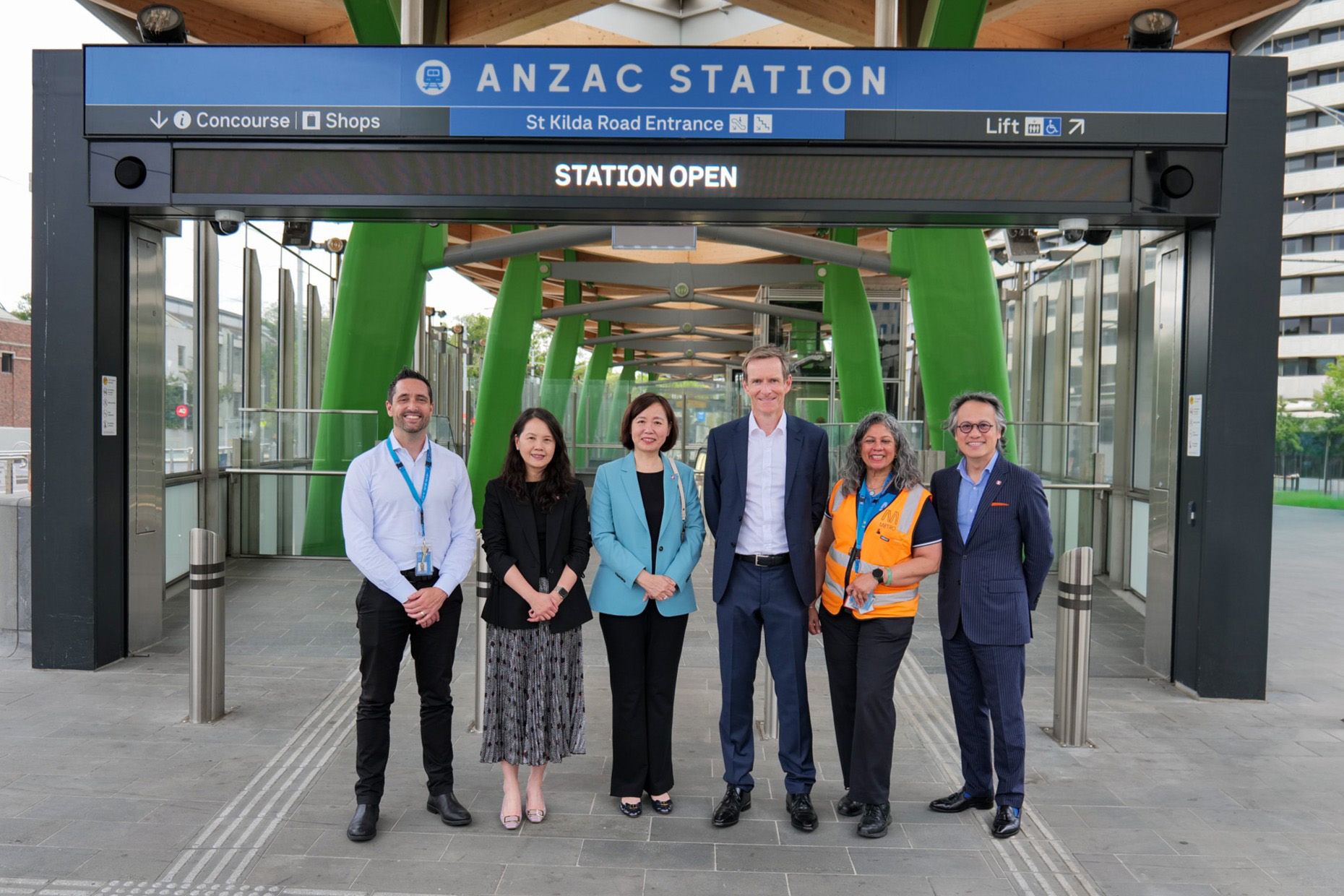 MTR CEO VISIT MEL 1.jfif