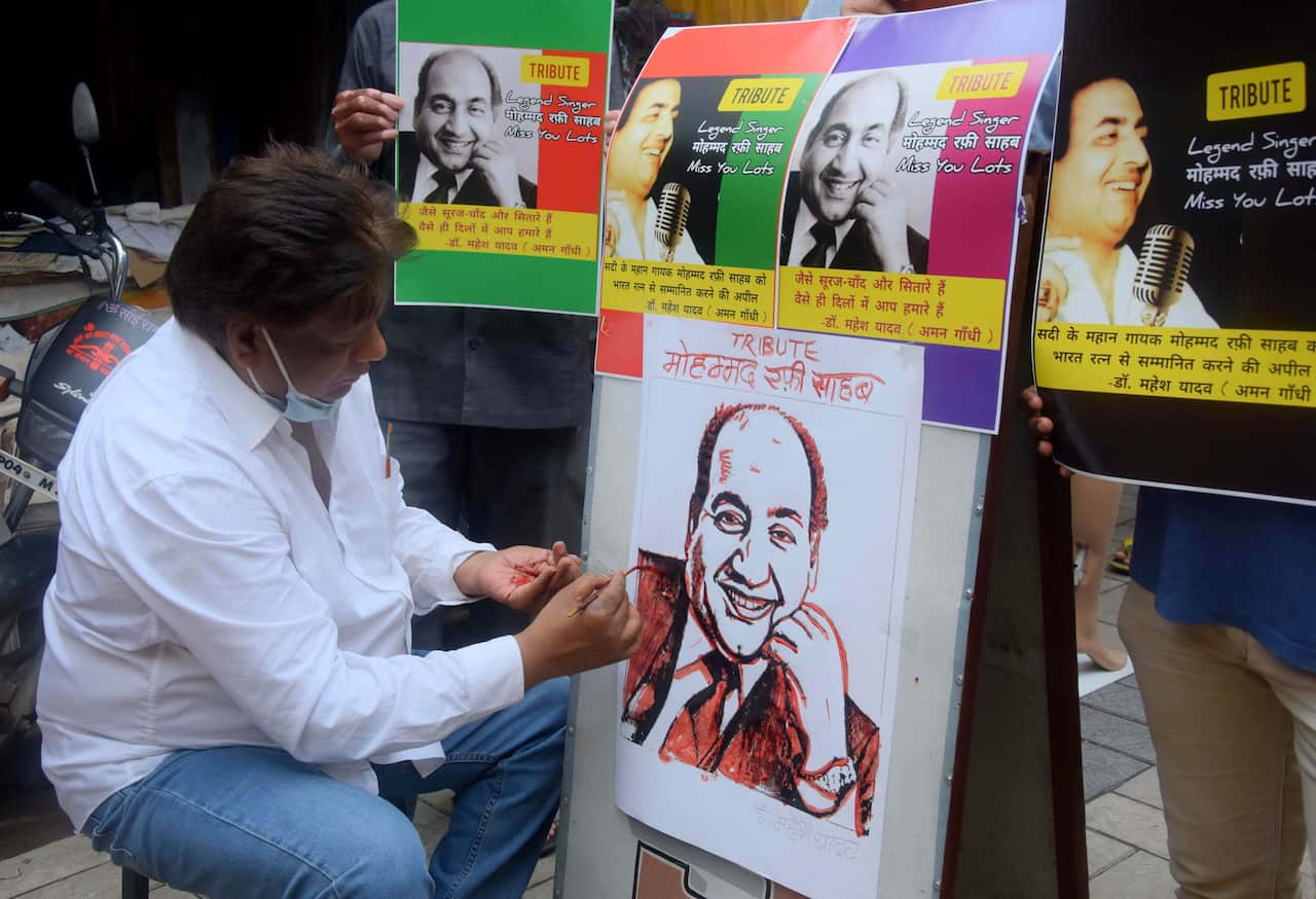 Mahesh Yadav, a peace activist making a blood portrait of famous playback singer Mohd Rafi