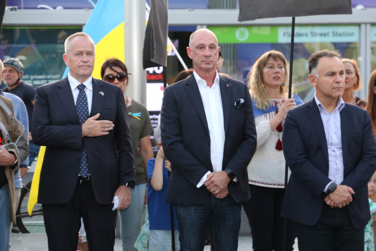 Federal Minister for the National Disability Insurance Scheme, Minister for Government Services Bill Shorten, Liberal Senator for Victoria David Van, Leader of Opposition and Leader of the Victorian Liberal Party John Presutto.JPG