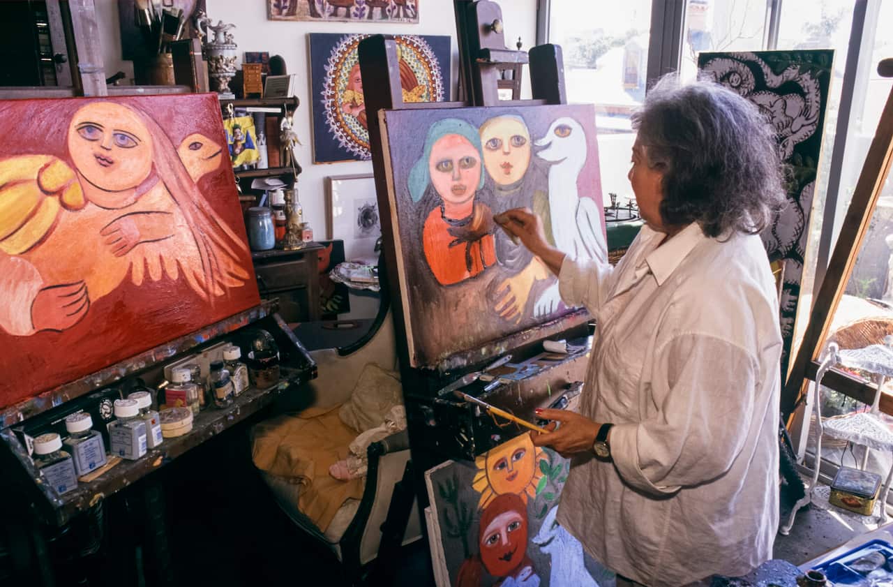 Mirka Mora dans son atelier à Melbourne
