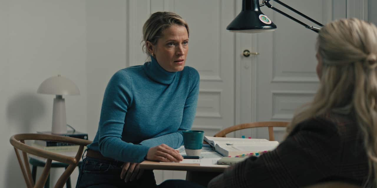 Marie Sandø Jondal as Nora in 'The Pushover'.