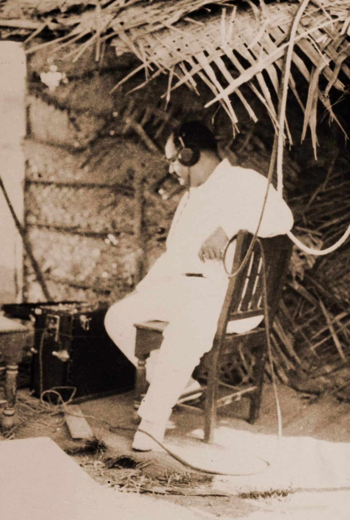 Ardeshir_Irani_recording_Alam_Ara,_1931.jpg