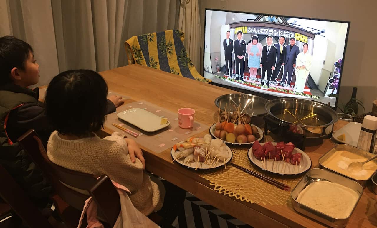 Tomaru35 串カツと吉本新喜劇で子どもたちをエンタテイン (2).jpg