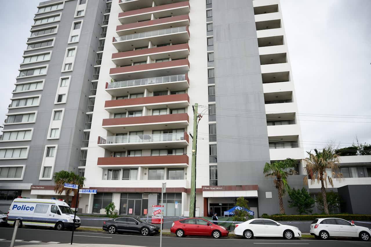 FATAL BALCONY FALL SYDNEY