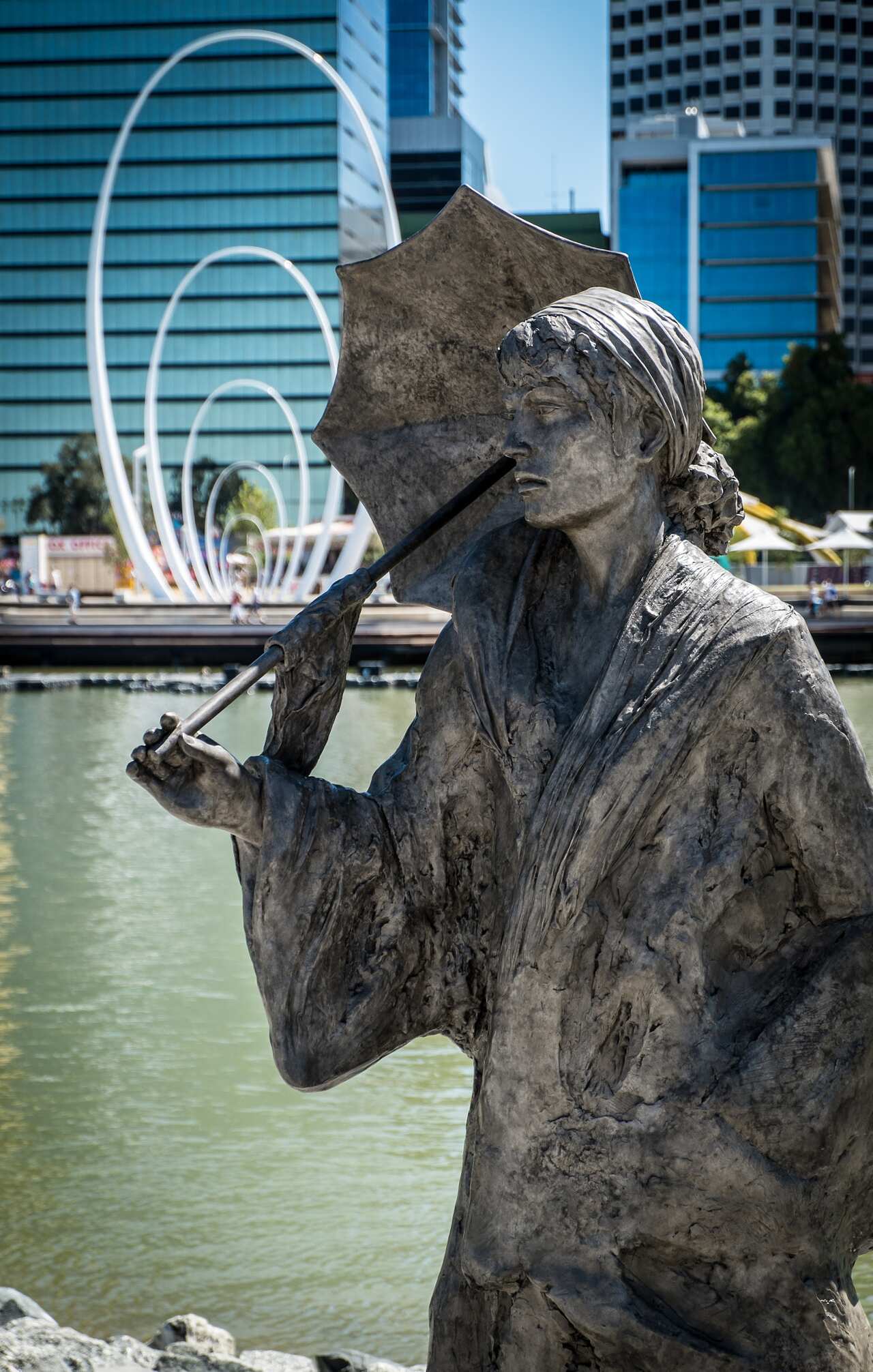 Bessie_Rischbieth_Statue 