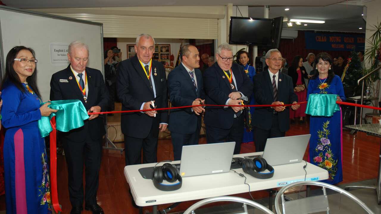 Lễ khánh thành phòng lab.JPG