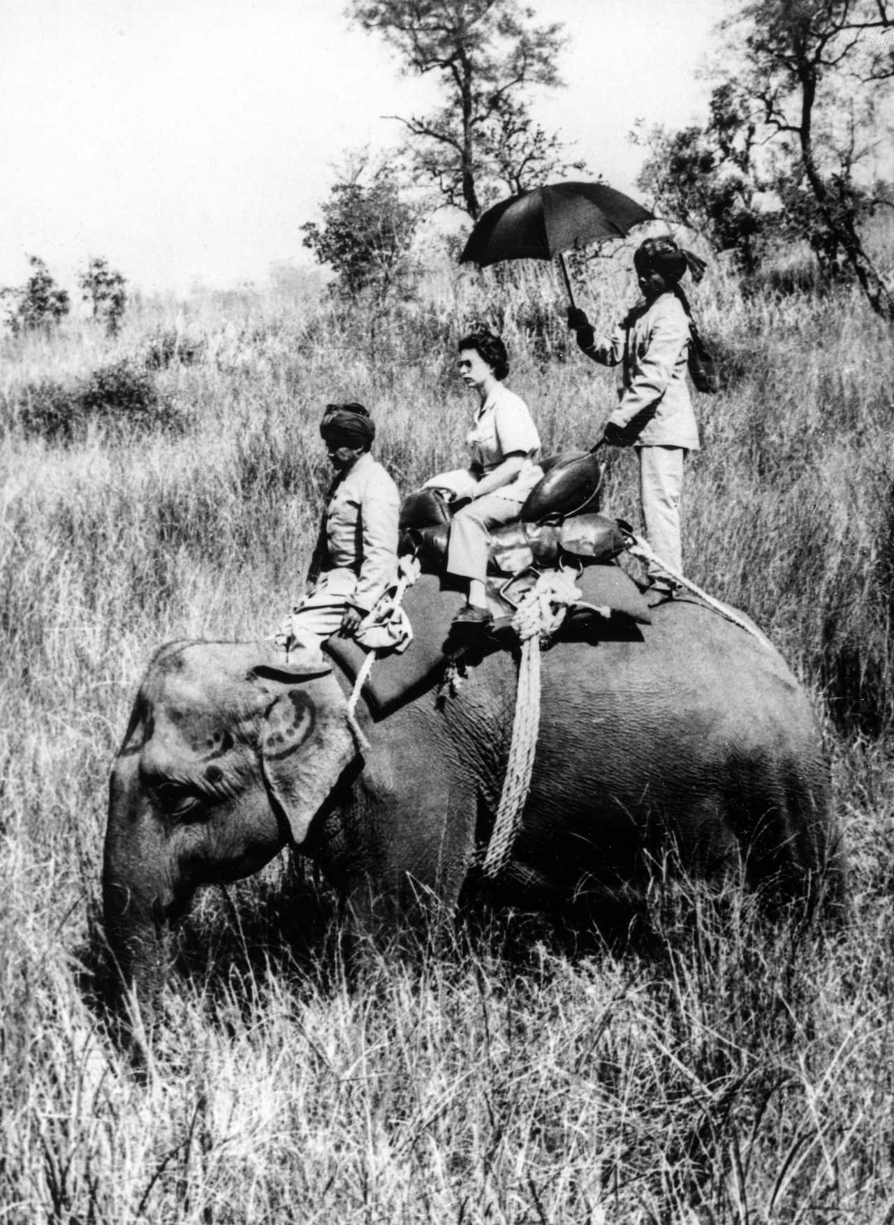 (FILE) NEPAL BRITAIN QUEEN ELIZABETH II