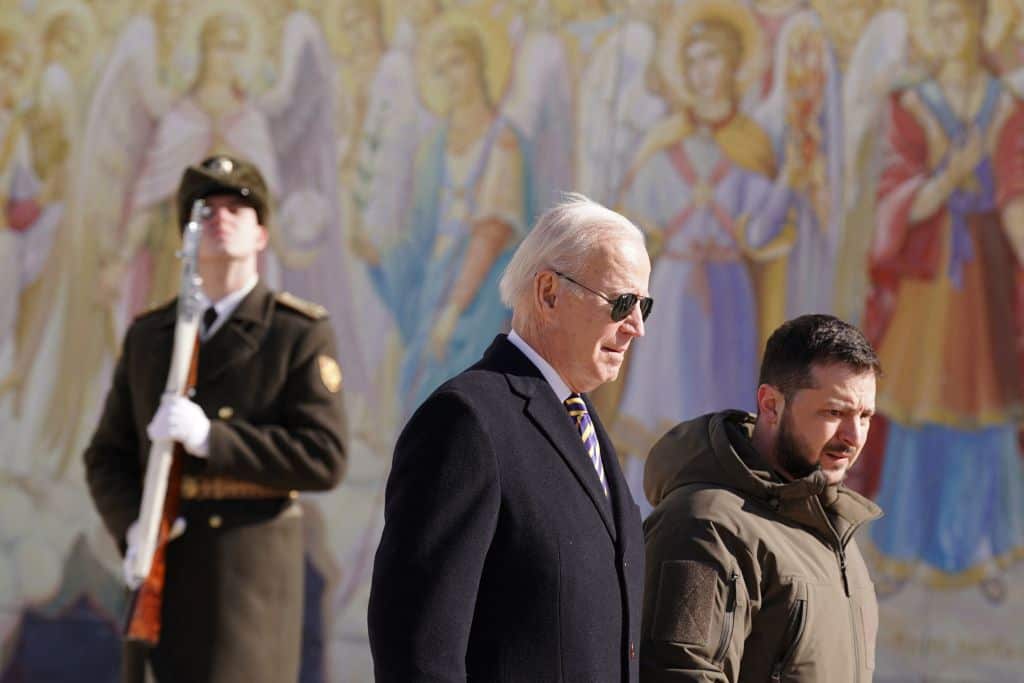 US President Joe Biden (L) walks next to Ukrainian President Volodymyr Zelenskyy (R) as he arrives for a visit in Kyiv.