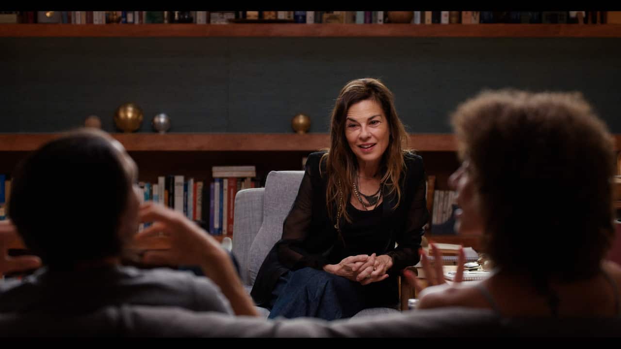 Dr. Orna Guralnik in episode 1, season 5 of 'Couples Therapy'.