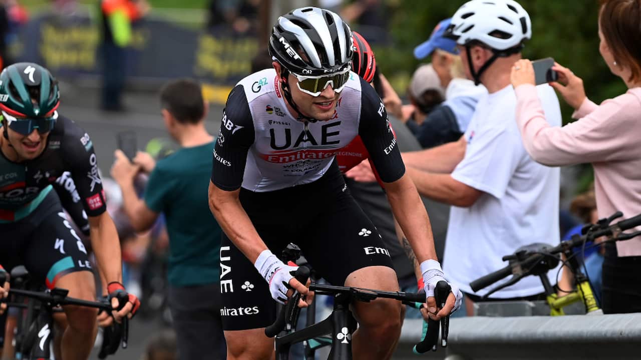 Jay Vine in action for UAE Team Emirates