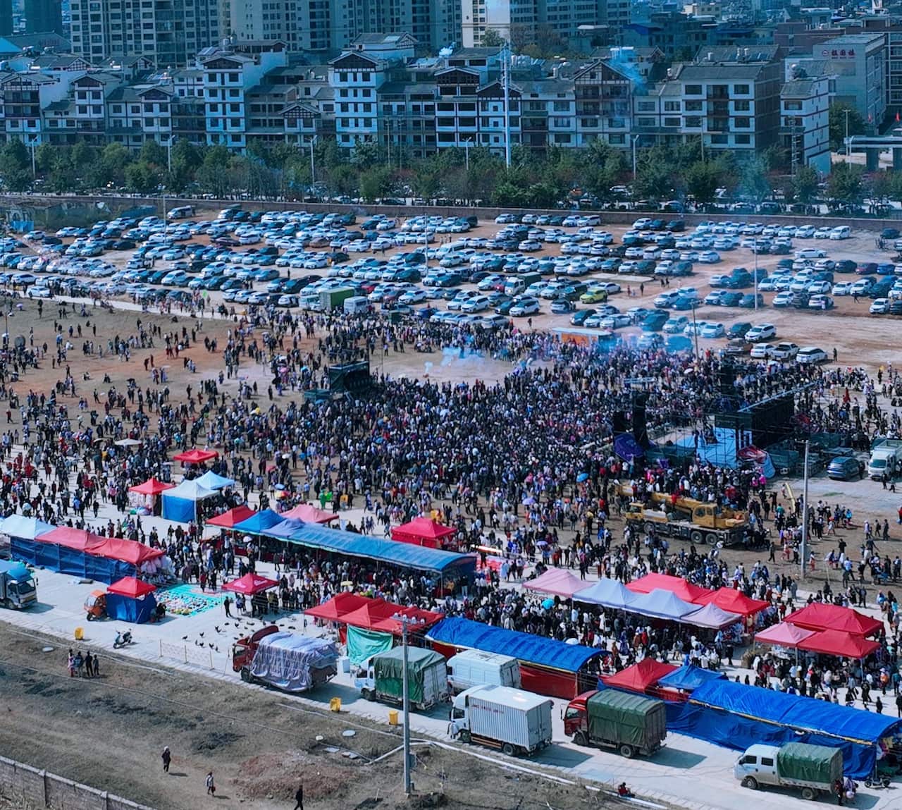 Hmong Suav lub tsiab peb caug (Ntxawm Muas).jpg