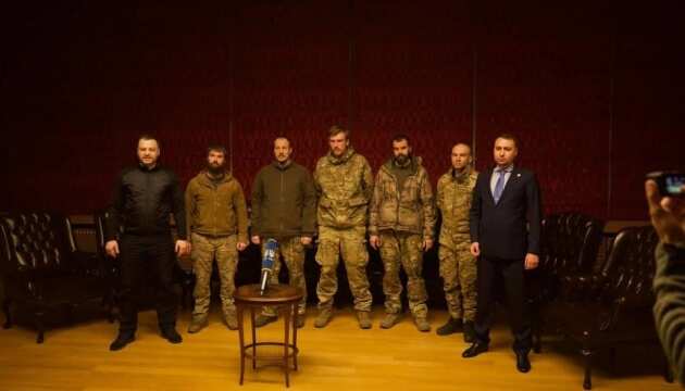 A total of 215 defenders of Mariupol, who had been holding their defenses at the Azovstal steelworks, Ukraine’s last stronghold in the area, were released from Russian captivity..jpeg