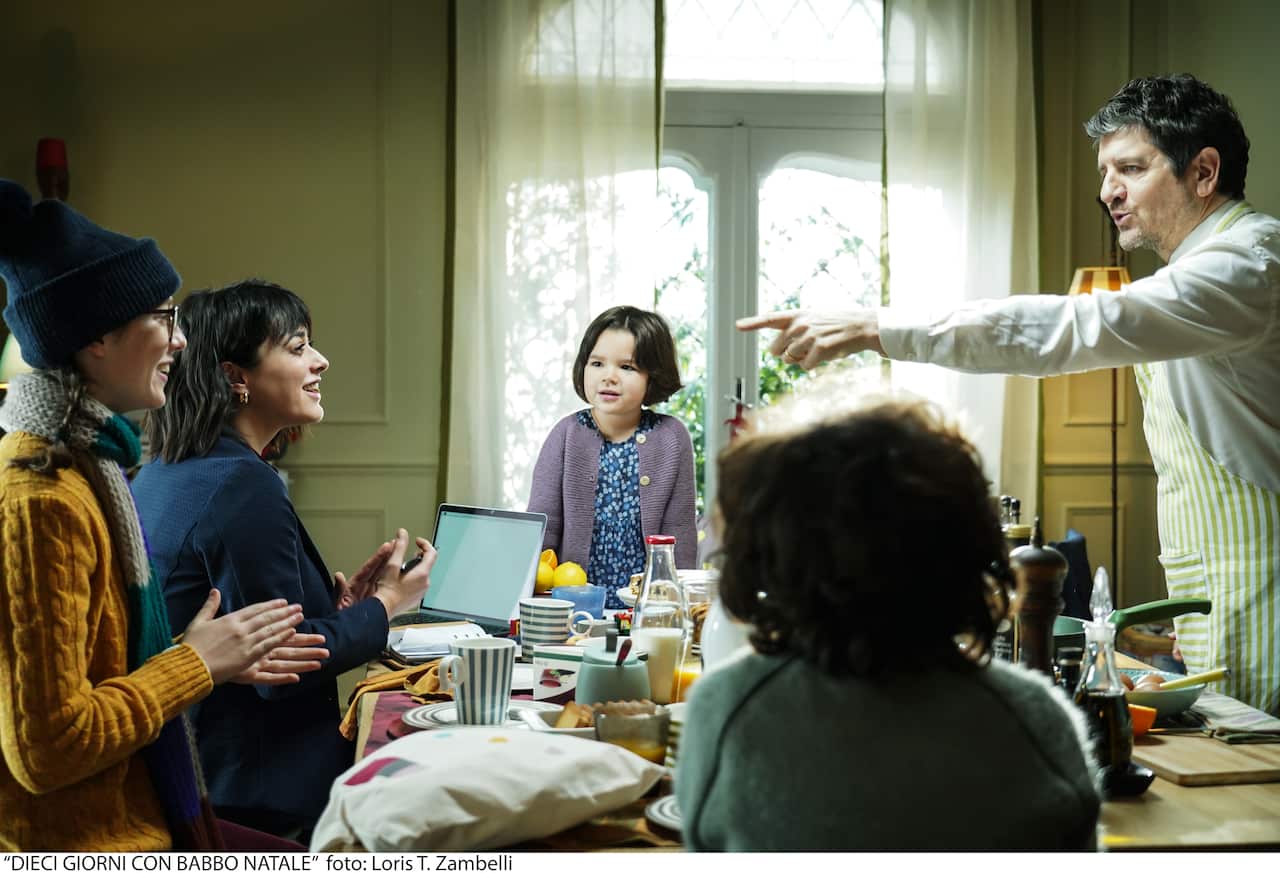 WHEN MUM IS AWAY... WITH THE FAMILY 