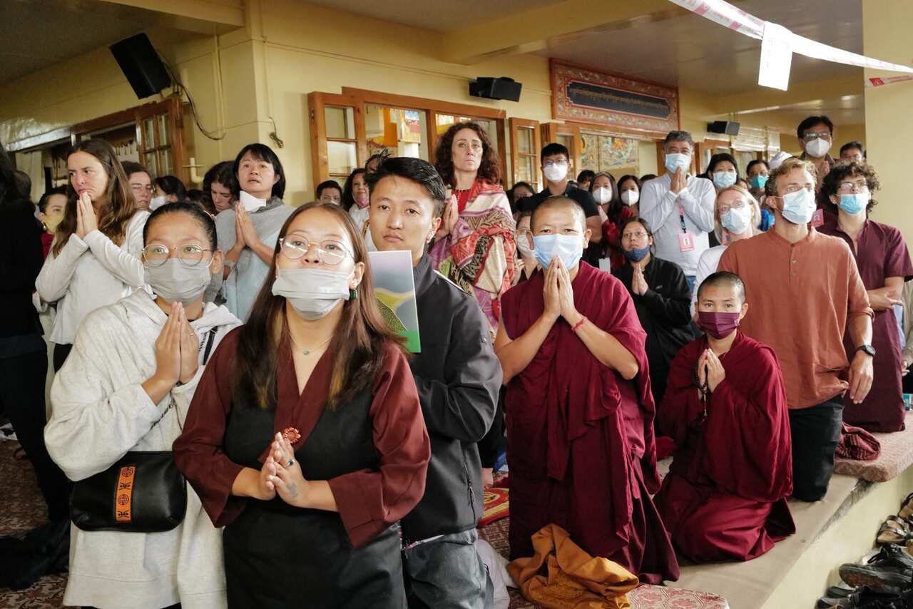 Đại chúng tham dự pháp hội đến từ nhiều nơi trên thế giới, có cả Phật tử Châu Á lẫn Tây phương.