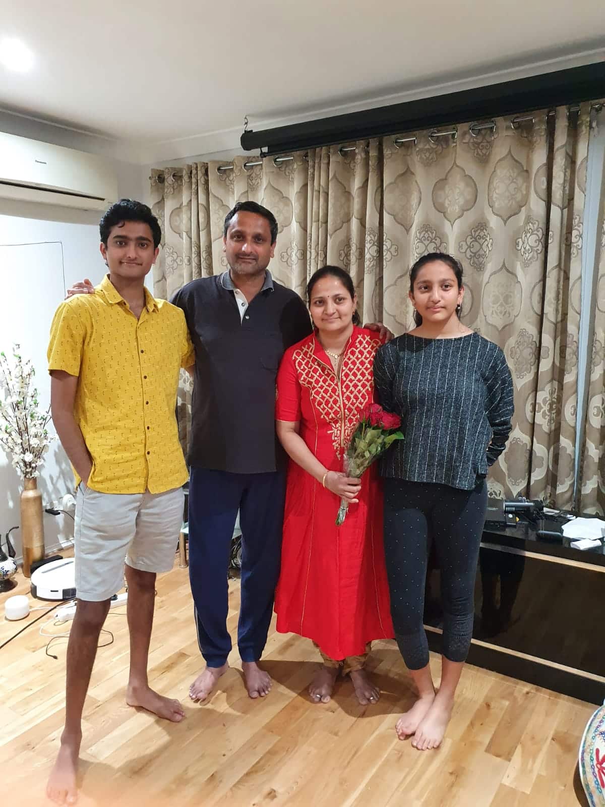 Suresh Sampath with his family.jpg