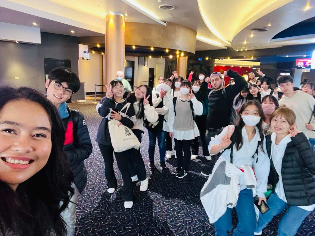 คุณณัฐภ์ชนัญษ์ (แนท) และนักเรียน