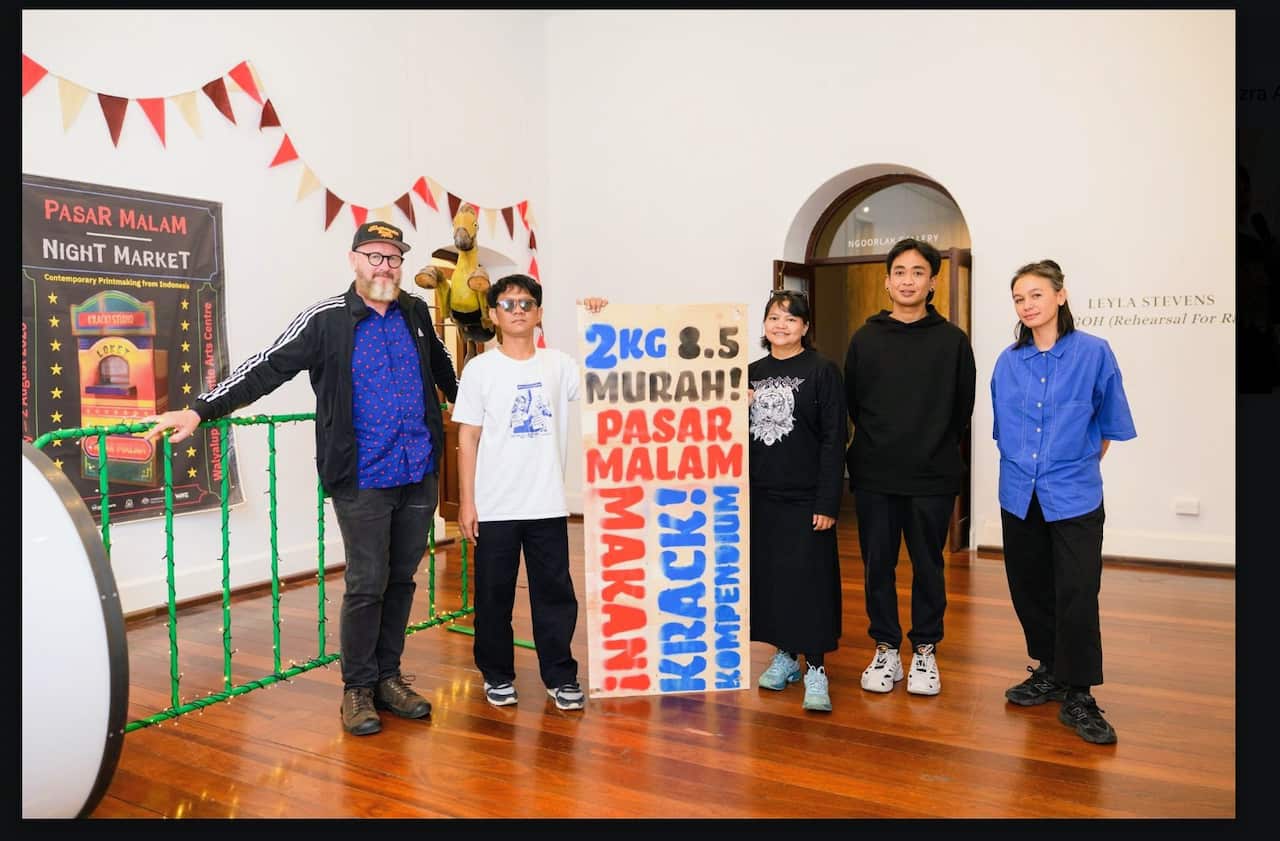 L–R:Malcolm Smith, Rudi Hermawan, Sukma Smita, Tamarra and Leyla Stevens at the opening of Pasar Malam, a printmaking exhibition at Walyalup Fremantle Art Centre, Perth.