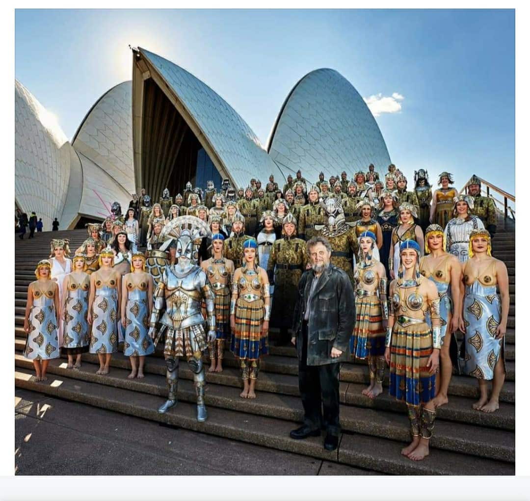 Resized_20200413_190346 오페라 하우스 단체 촬영.jpeg