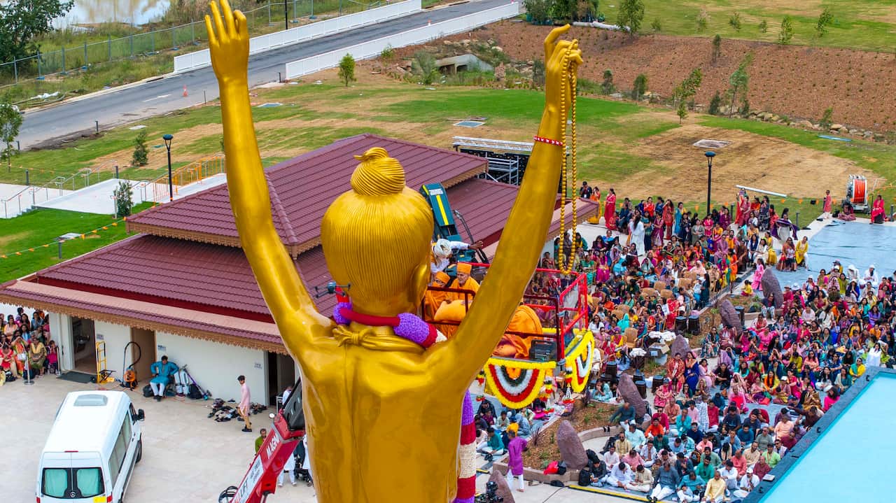 consecration of Neelkanth Varni statue 