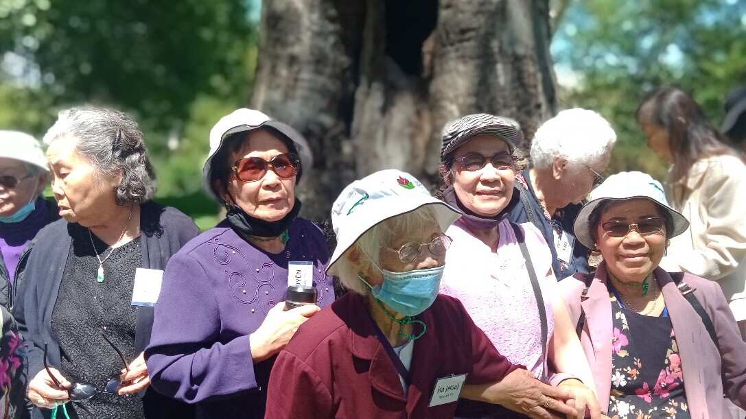 Bác Hà cùng các vị cao niên khác