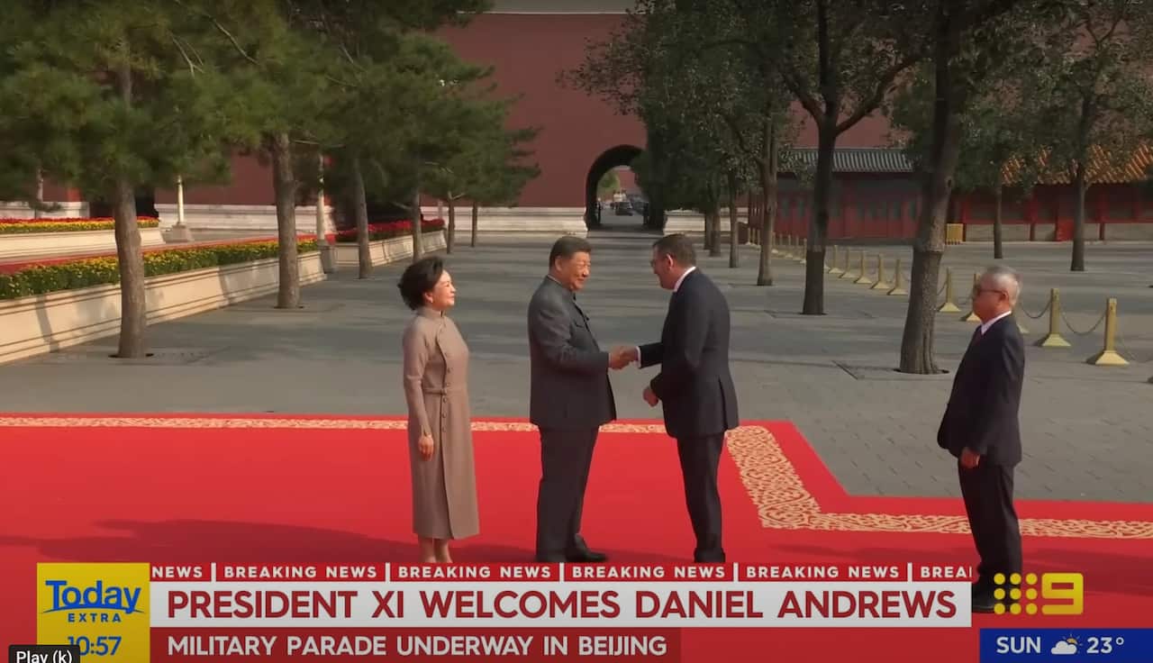 Former Victorian premier Daniel Andrews shakes hands with Chinese President Xi Jinping while standing on a red carpet.