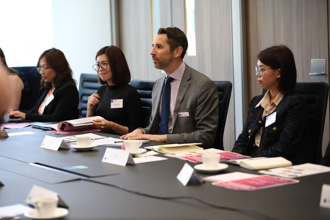 A diverse group of guests from various fields, including education, finance, technology, trade, and investment attended the conference. 