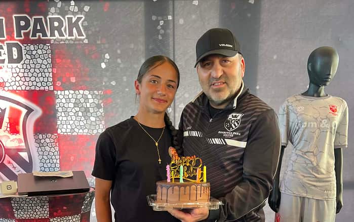 المدرب باسم راشو واللاعبة دانيللا بطرس.png