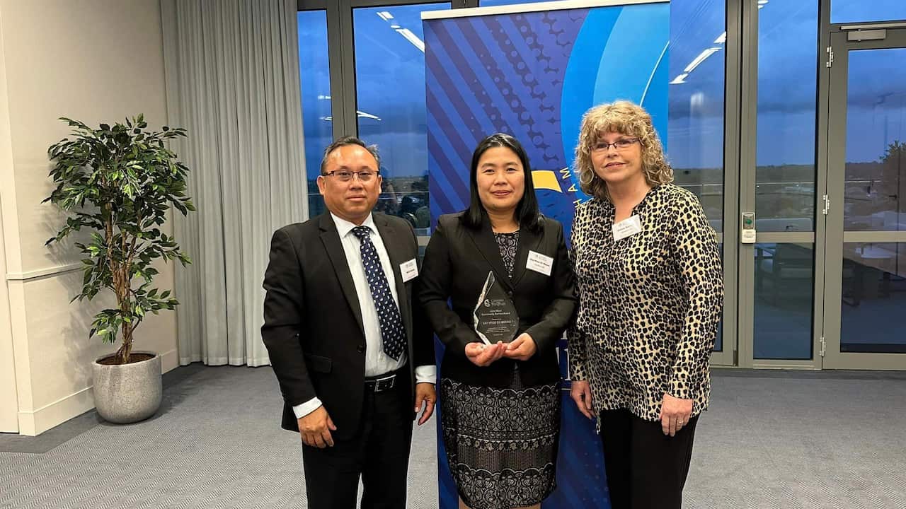 Say Htoo Eh Moero receives John Nicol Community Service Award 2022