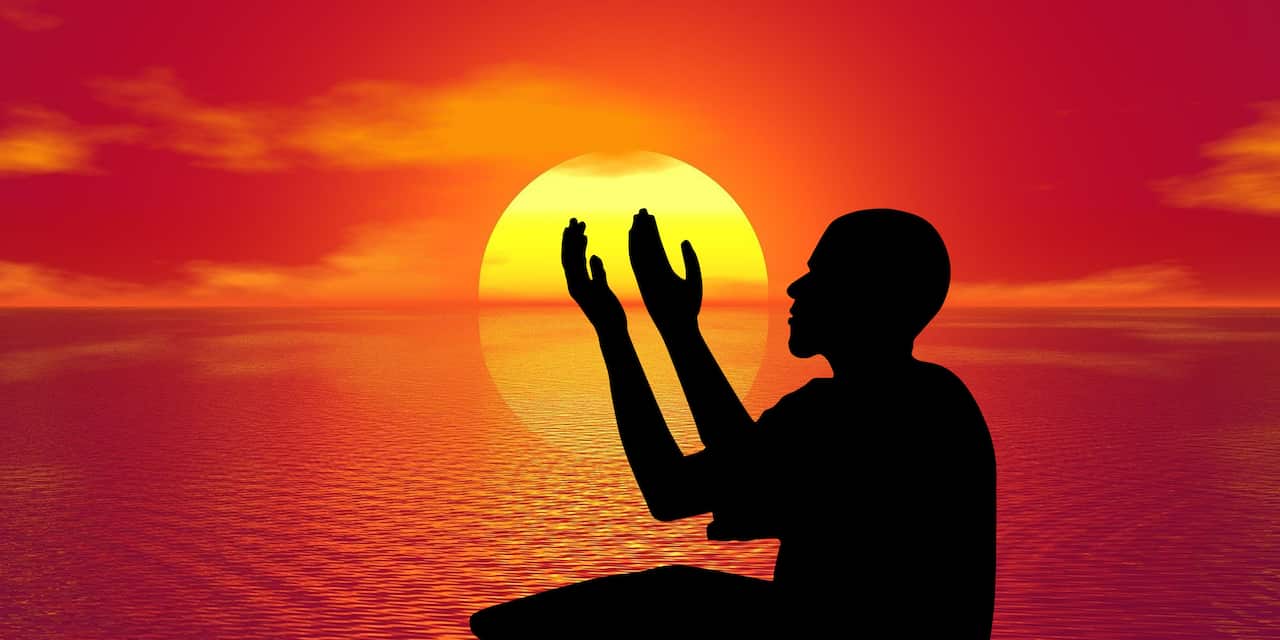 Man praying in the sunset (Pixabay).jpg
