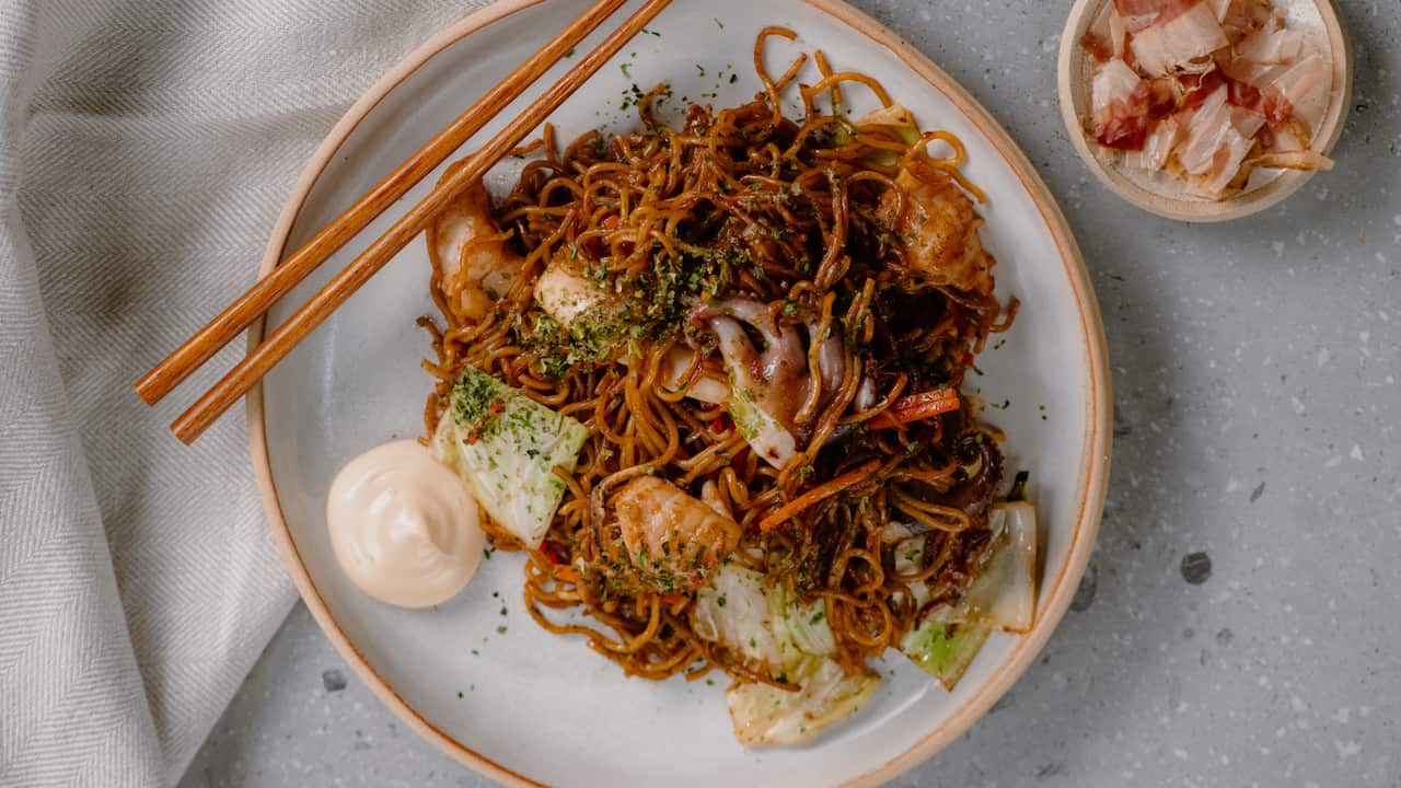 RX06-Recipe-AdamLiaw-SeafoodYakisoba-TCUS6-2.jpg
