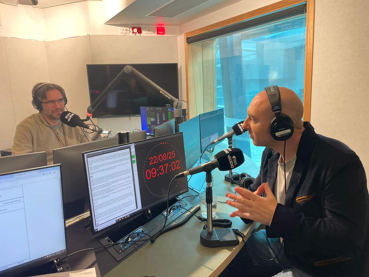 James Liotta negli studi di Radio SBS.