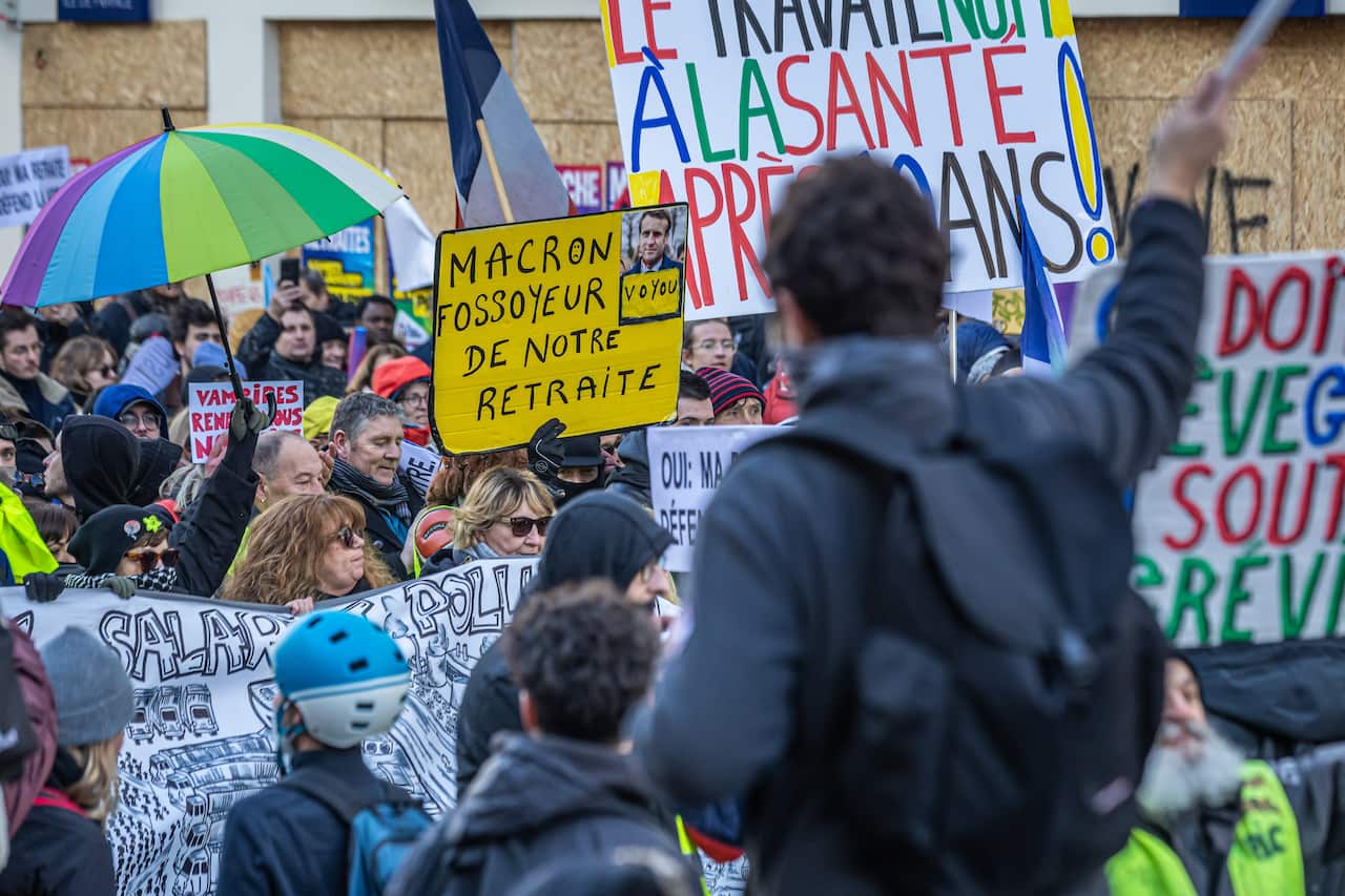 Protestors holding up signs on the streets of Paris.
