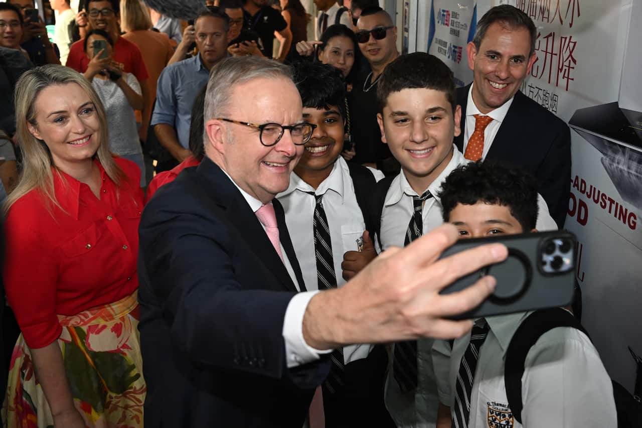 Anthony Albanese takes a selfie with school students.