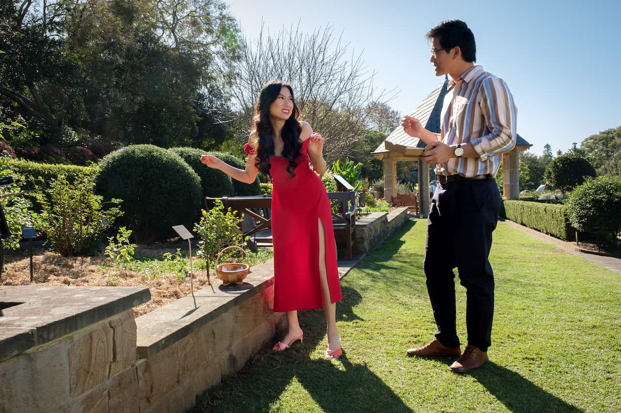 5BD_JP_Sc40_45120571_Lia Ling (Shuang Hu) & Ezra Chau (Jon Prasida) iin Sydney Botanic Gardens.jpg