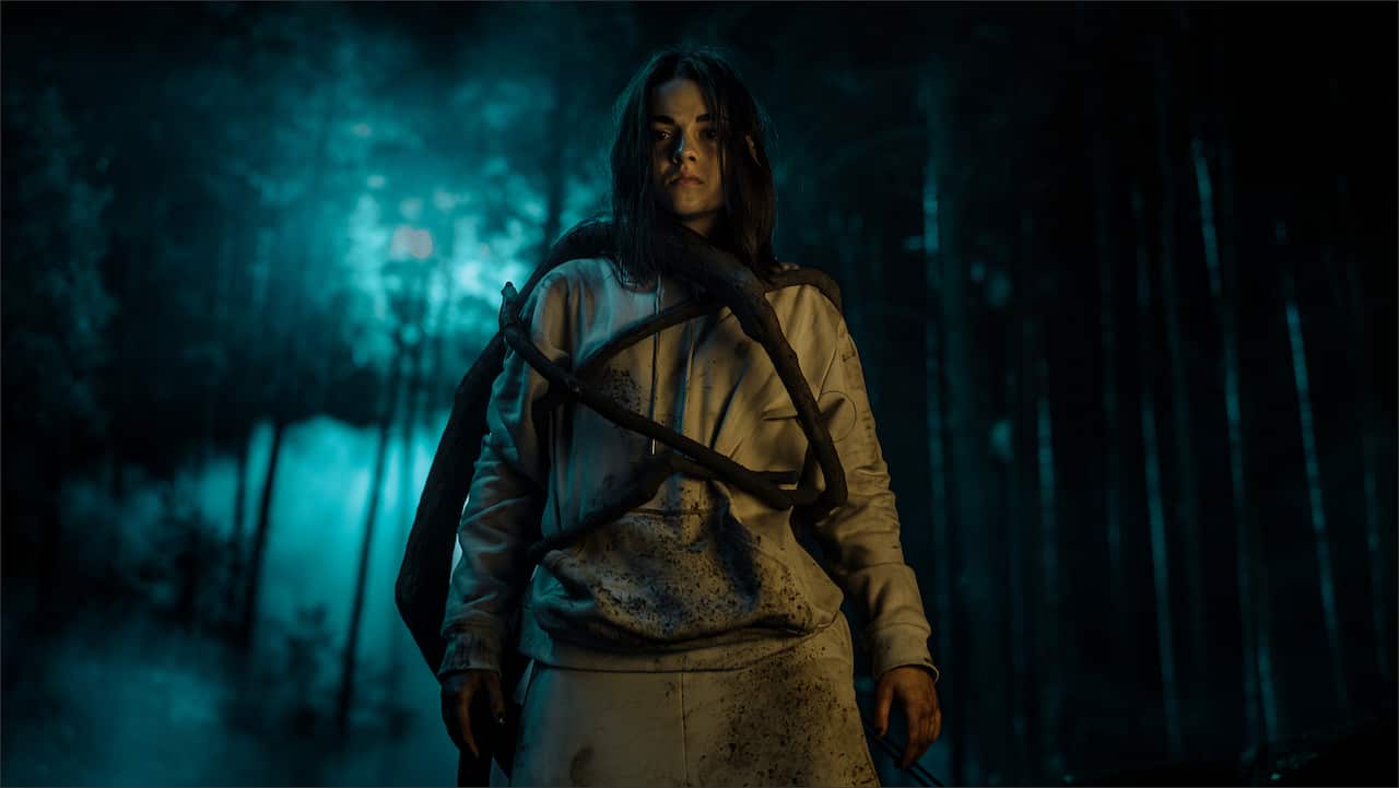 Alicja Wieniawa-Narkiewicz in Black Daisies.