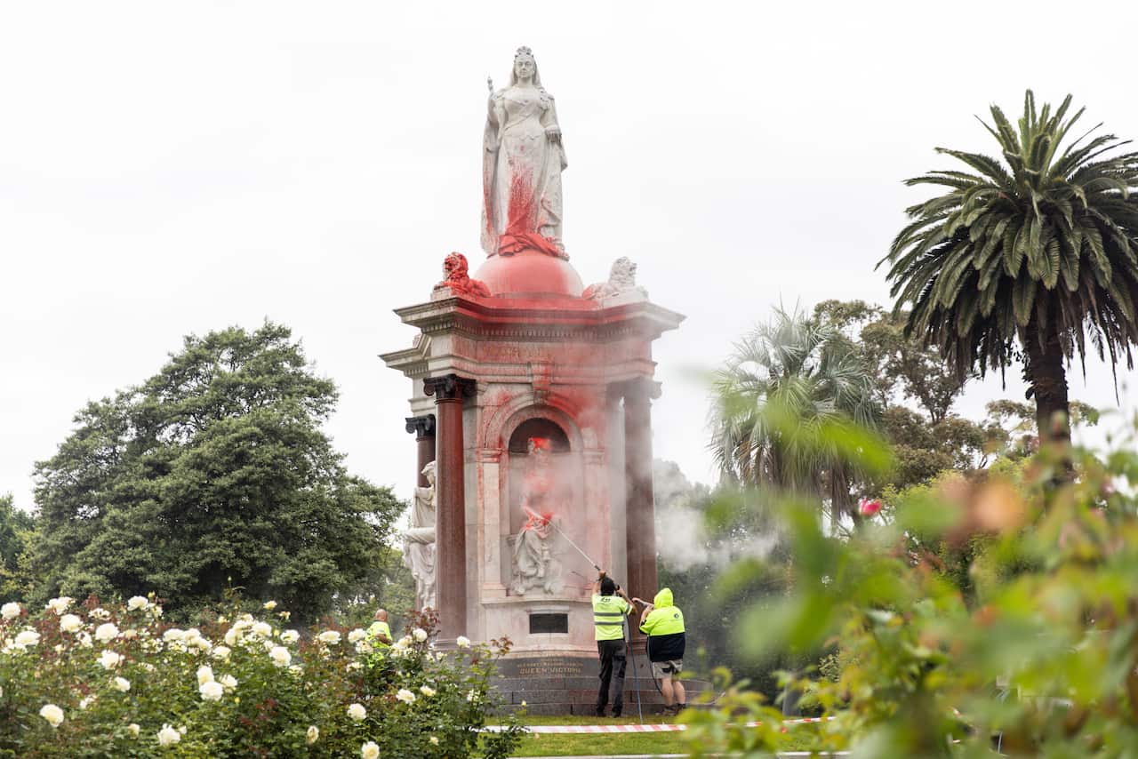 QUEEN VICTORIA STATUE VANDALISED MELBOURNE