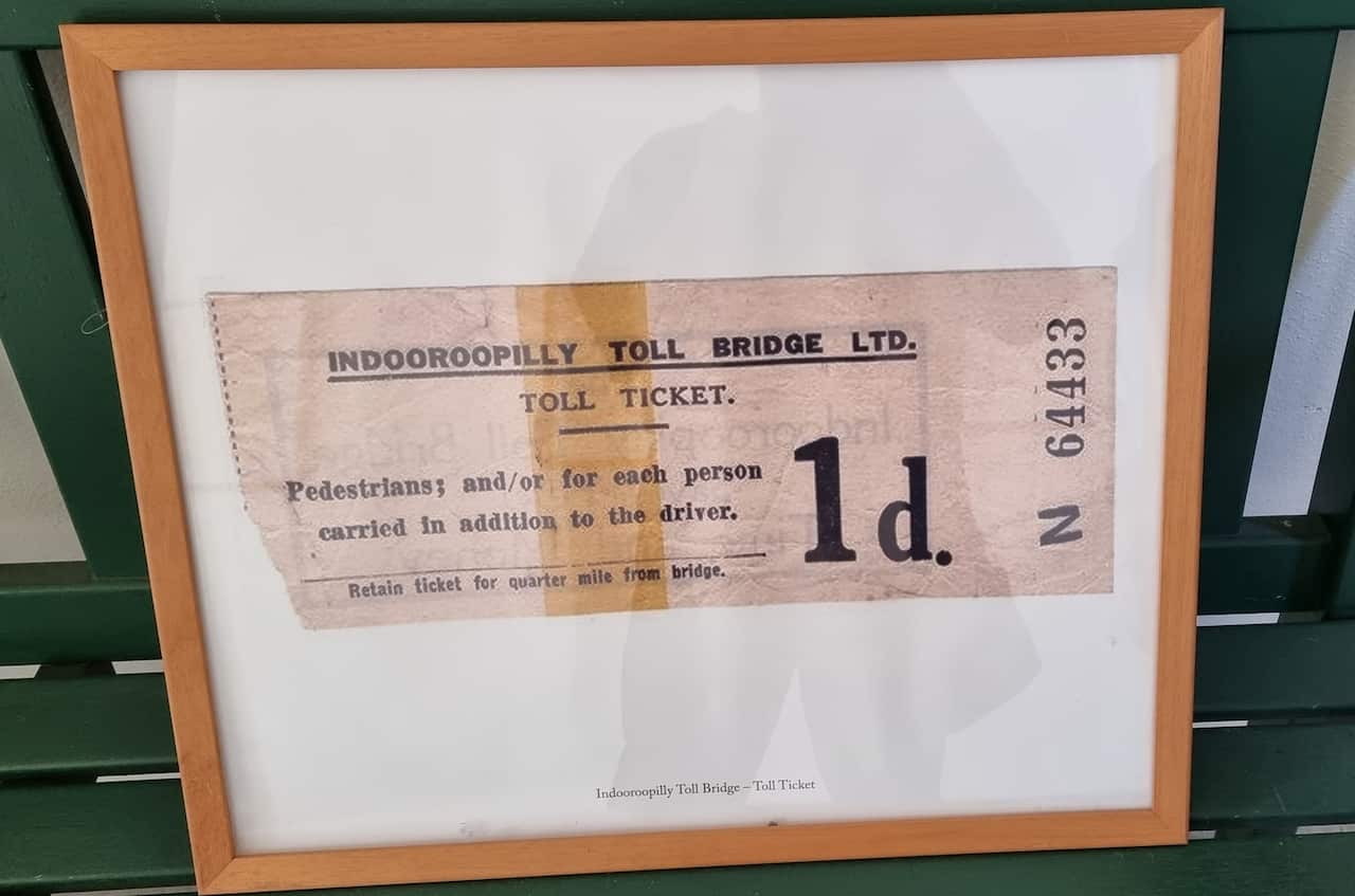 10 - Vé qua cầu Walter Taylor.jpg