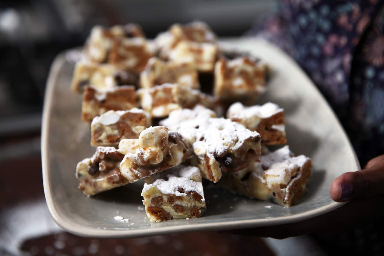 Image_-_NFF_-_S01E04_-_Manic_Weekdays_-_Apple_Rocky_Road_2 copy.jpg