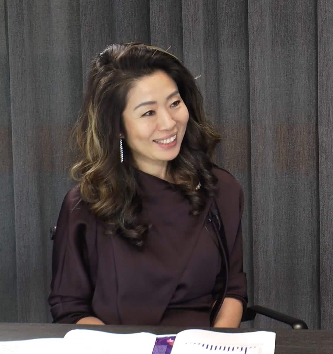 Helen支 Dent女士在工作中.jpeg