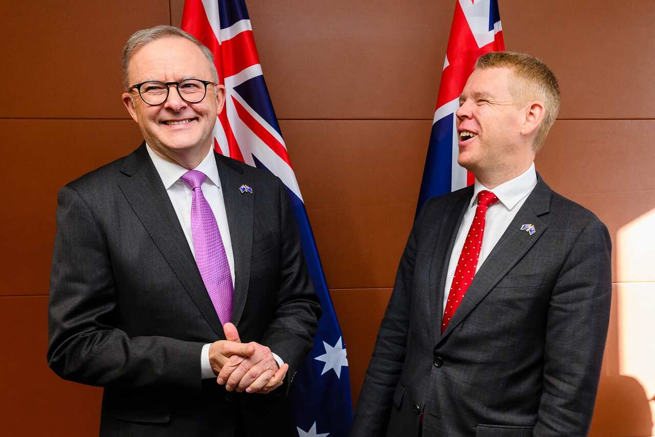 Anthony Albanese and Chris Hipkins smiling and standing next to each other.