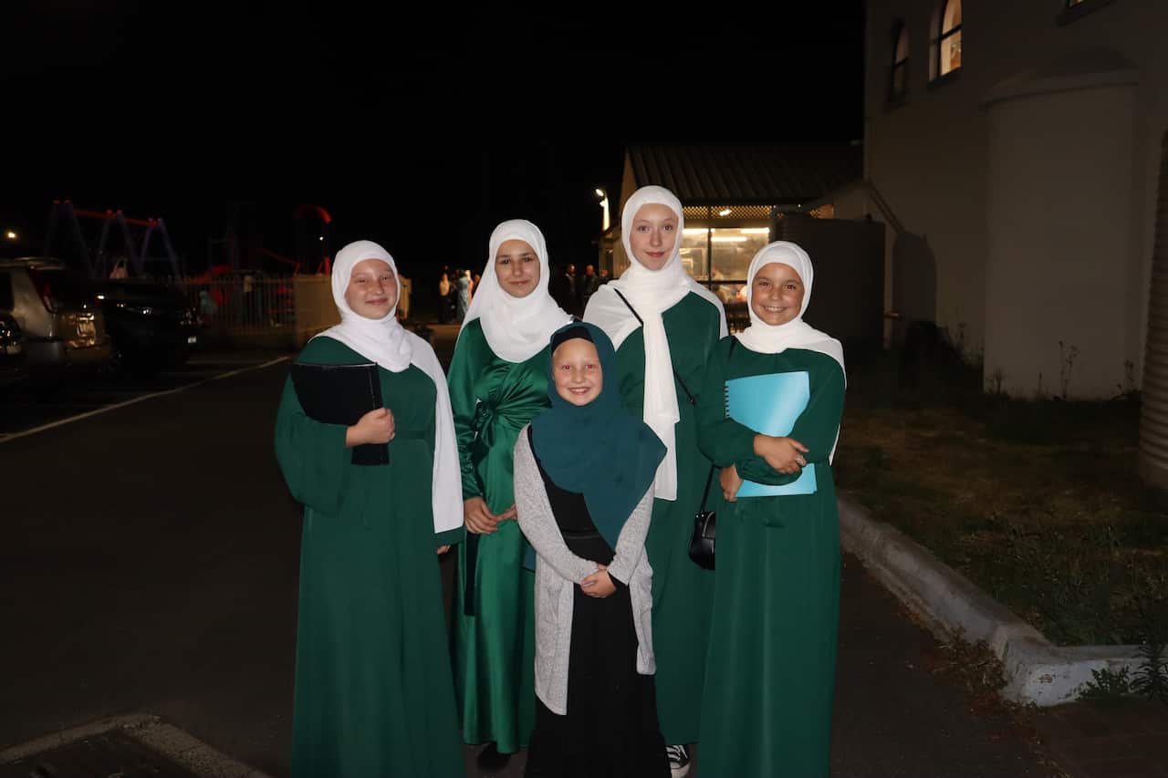 Hor ilahija i kasida Deer Park.jpg