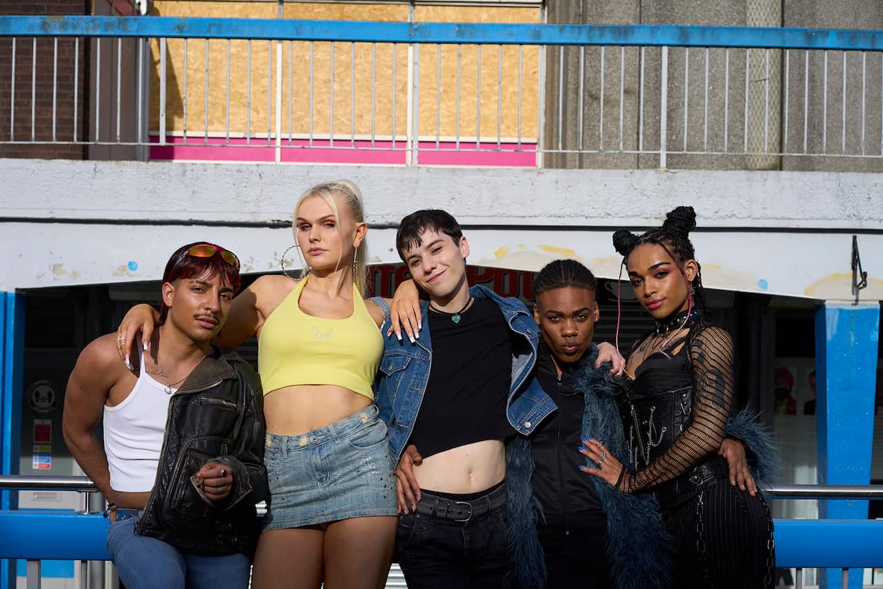 518304,TITLE:What It Feels Like For A Girl