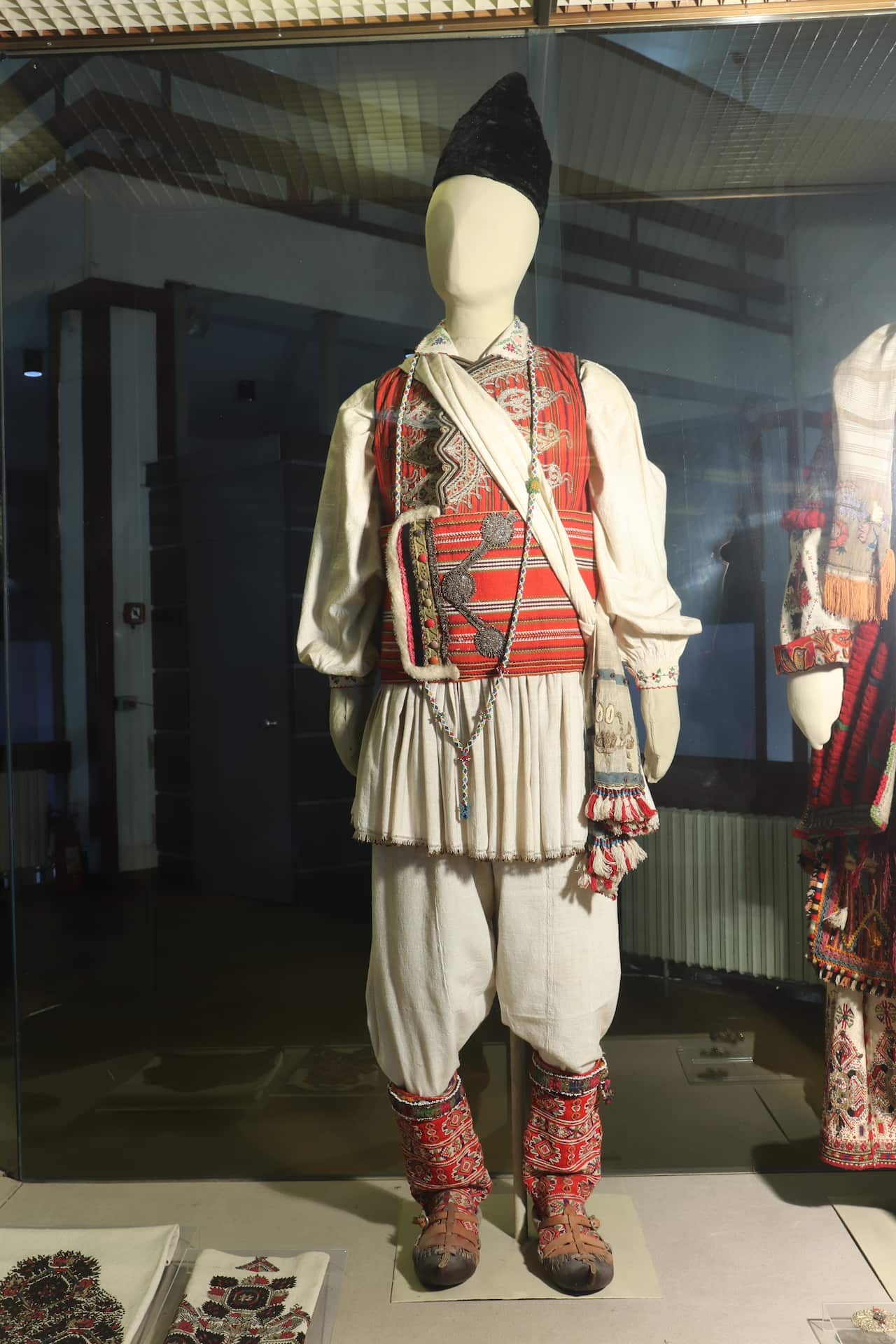 3. Скопска Блатија - машка празнична носија.JPG