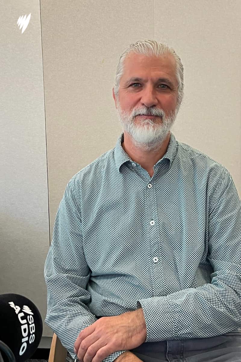 Ο Χρήστος Αβραμούδας στον ραδιοθάλαμο της SBS στη Μελβούρνη για την ηχογράφηση του επεισοδίου για την Αικατερίνη Μπαλούκα 