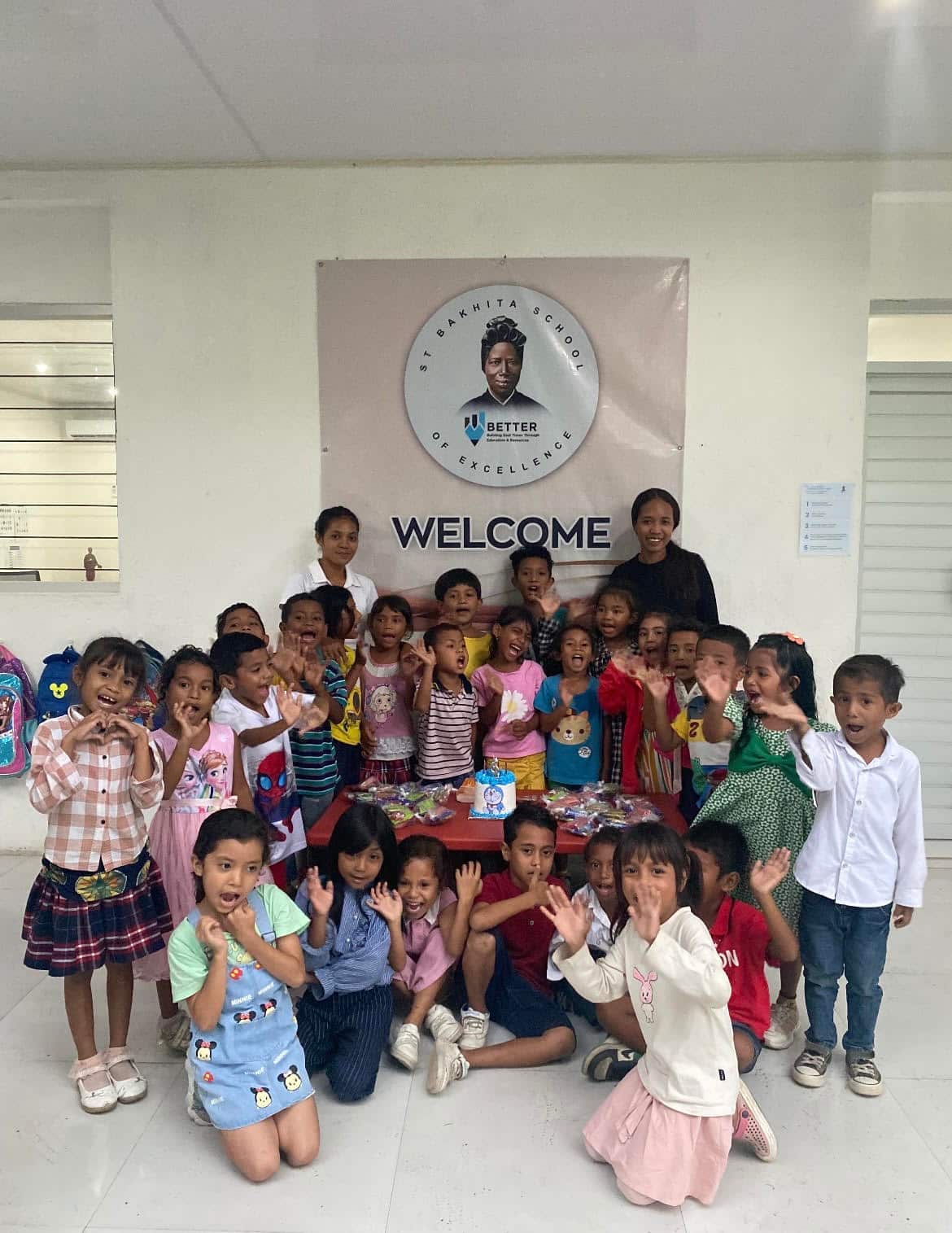 Estudante eskola St.Bachita of Excellence iha Same, Timor-Leste