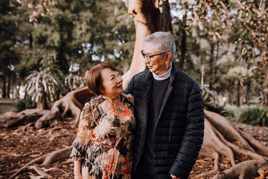 朱潘敏嘉與朱暑南去年結婚40周年時拍照留念。