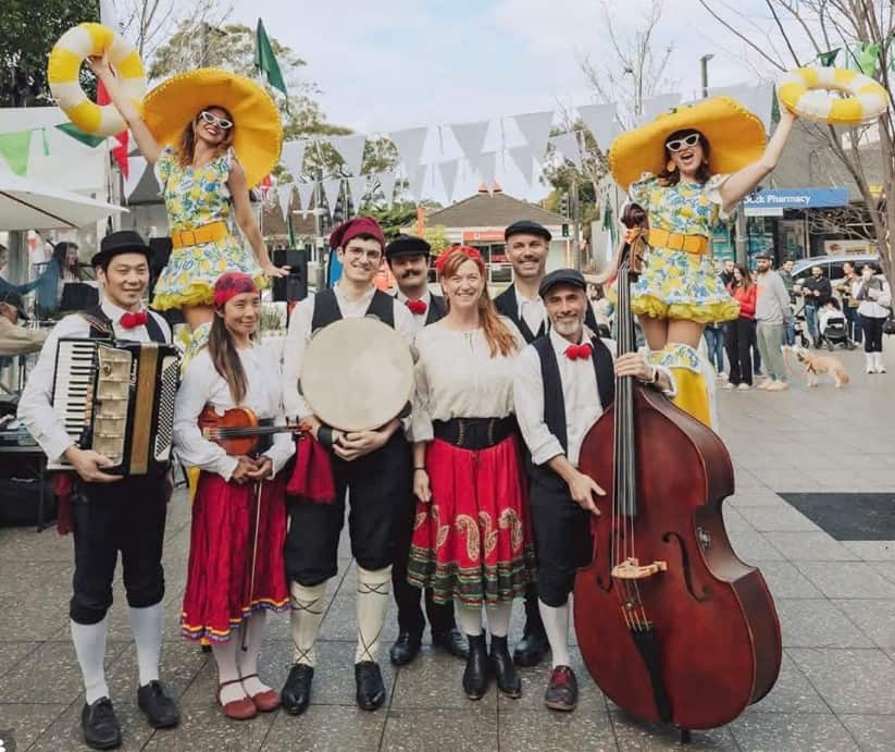 Il gruppo folk siciliano di Sydney Scupriri.