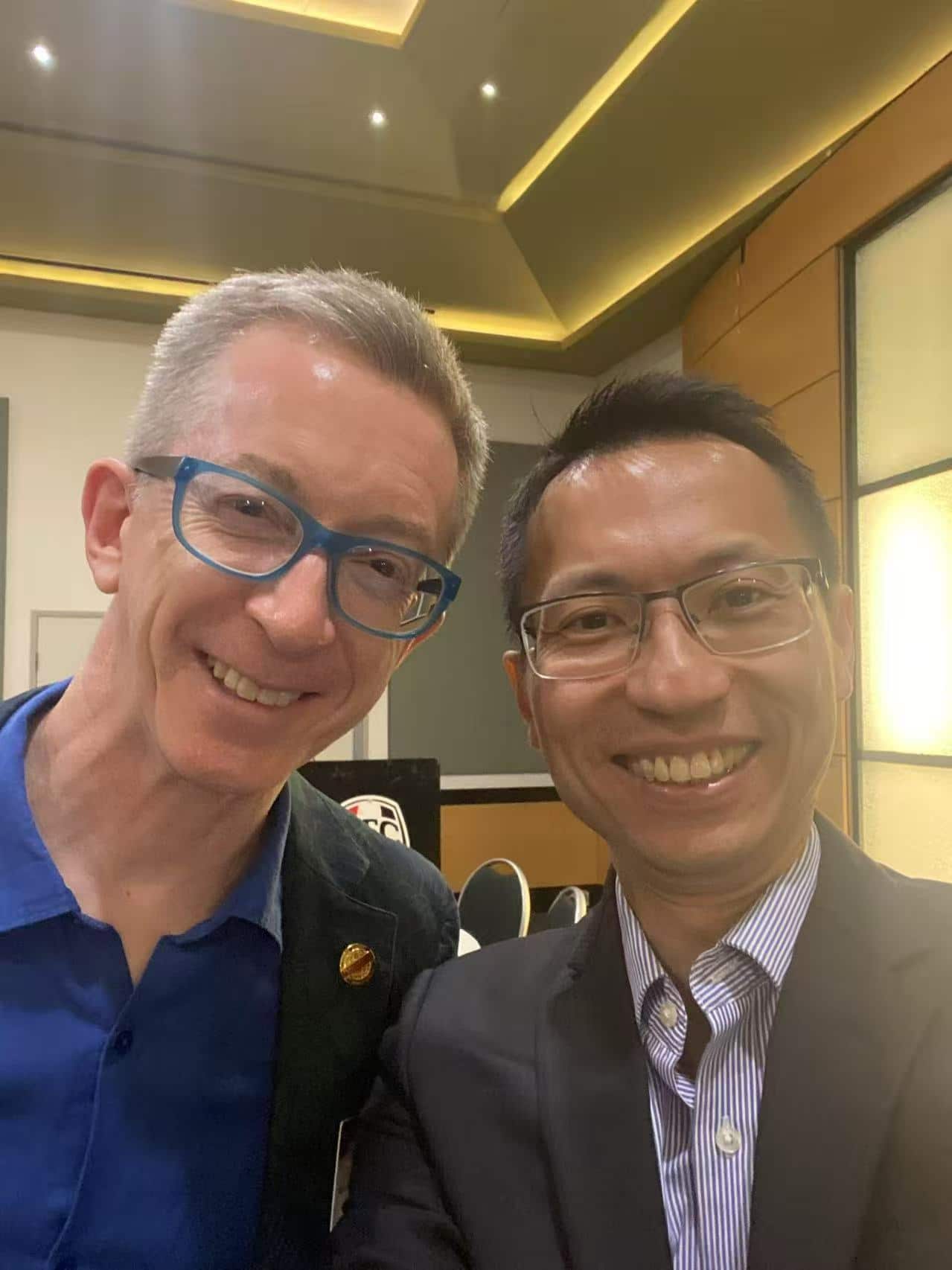 Sunny Im严先生和演讲俱乐部的负责人MIKE.jpg