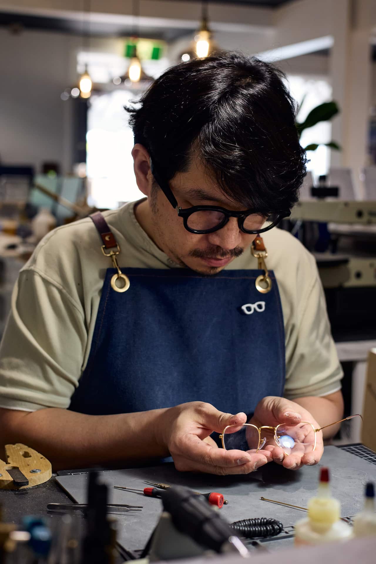 Working in LUNETTES ART LAB.jpg