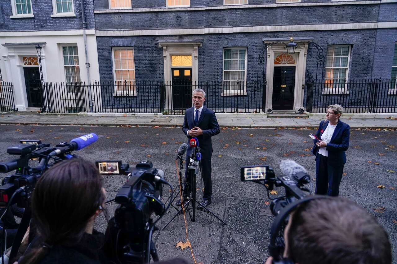 Man facing journalists